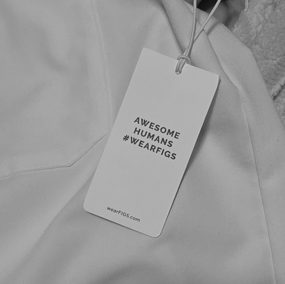 FIGS NWT Scrub Set (Pants & Shirt) - Picture 12 of 13